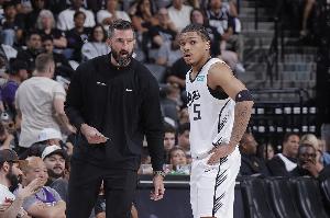 乐球直播NBA(无插件)_超清无插件信号_前方伤停情报