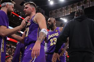 蜘蛛直播nba直播在线直播间小狐狸_黑白雨燕网络直播_更衣室独家爆料