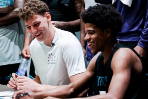 蜘蛛直播官网nba免费观看篮球_黑白雨燕网络直播_更衣室独家爆料