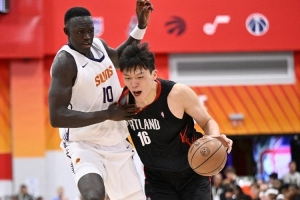 灰熊vs爵士直播_超清无插件信号_前方伤停情报